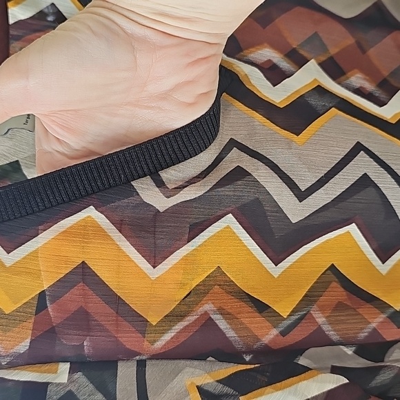 XS Colorful Zigzag Pattern Sweater - Picture 5 of 6